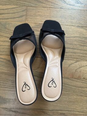 Windsor Black Bow-Trim Slip-On Mules